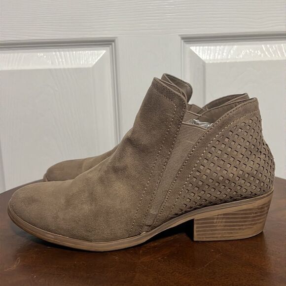 🔥🔥 MIA Boots Womens 8M Round Toe Ankle Booties Heels Comfort Brown Suede - EUC - Picture 3 of 10